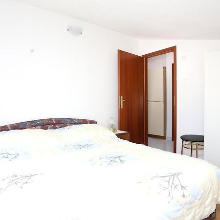 Family Friendly Seaside Apartments Razanj, Rogoznica - 10373 ห้อง รูปภาพ