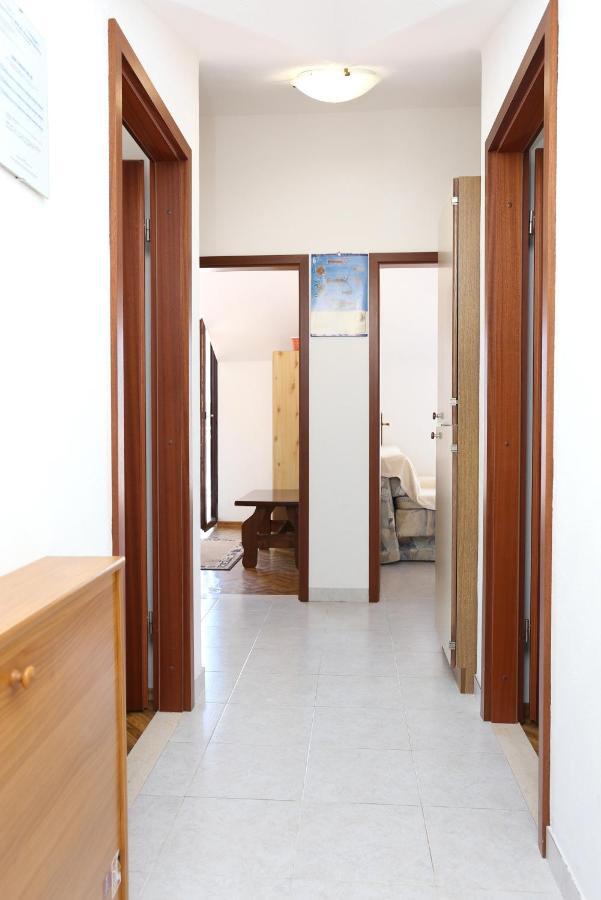Family Friendly Seaside Apartments Razanj, Rogoznica - 10373 ภายนอก รูปภาพ