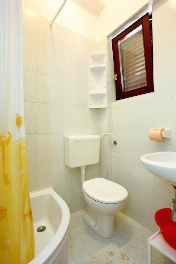 Family Friendly Seaside Apartments Razanj, Rogoznica - 10373 ภายนอก รูปภาพ