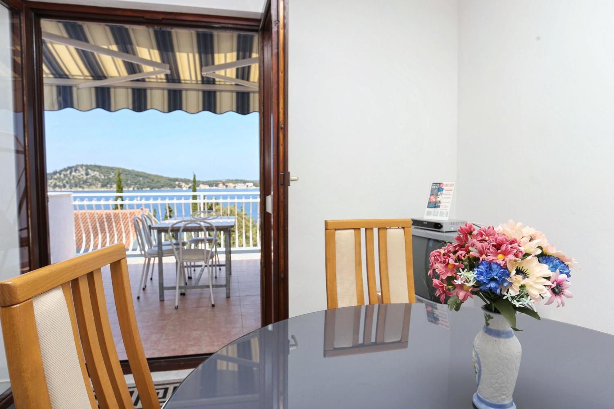 Family Friendly Seaside Apartments Razanj, Rogoznica - 10373 ห้อง รูปภาพ